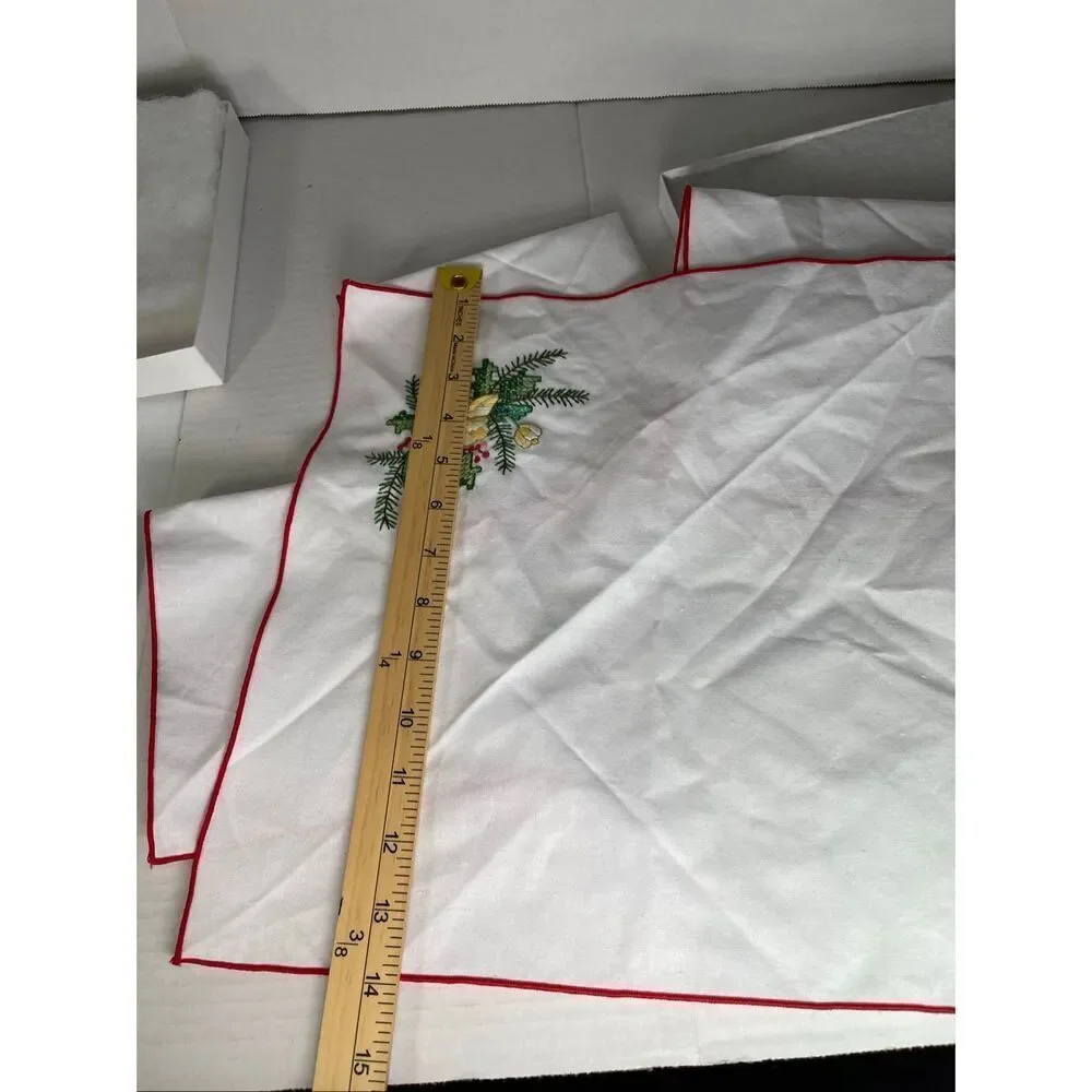 VTG Lot of 4 embroidered Christmas Holiday napkins